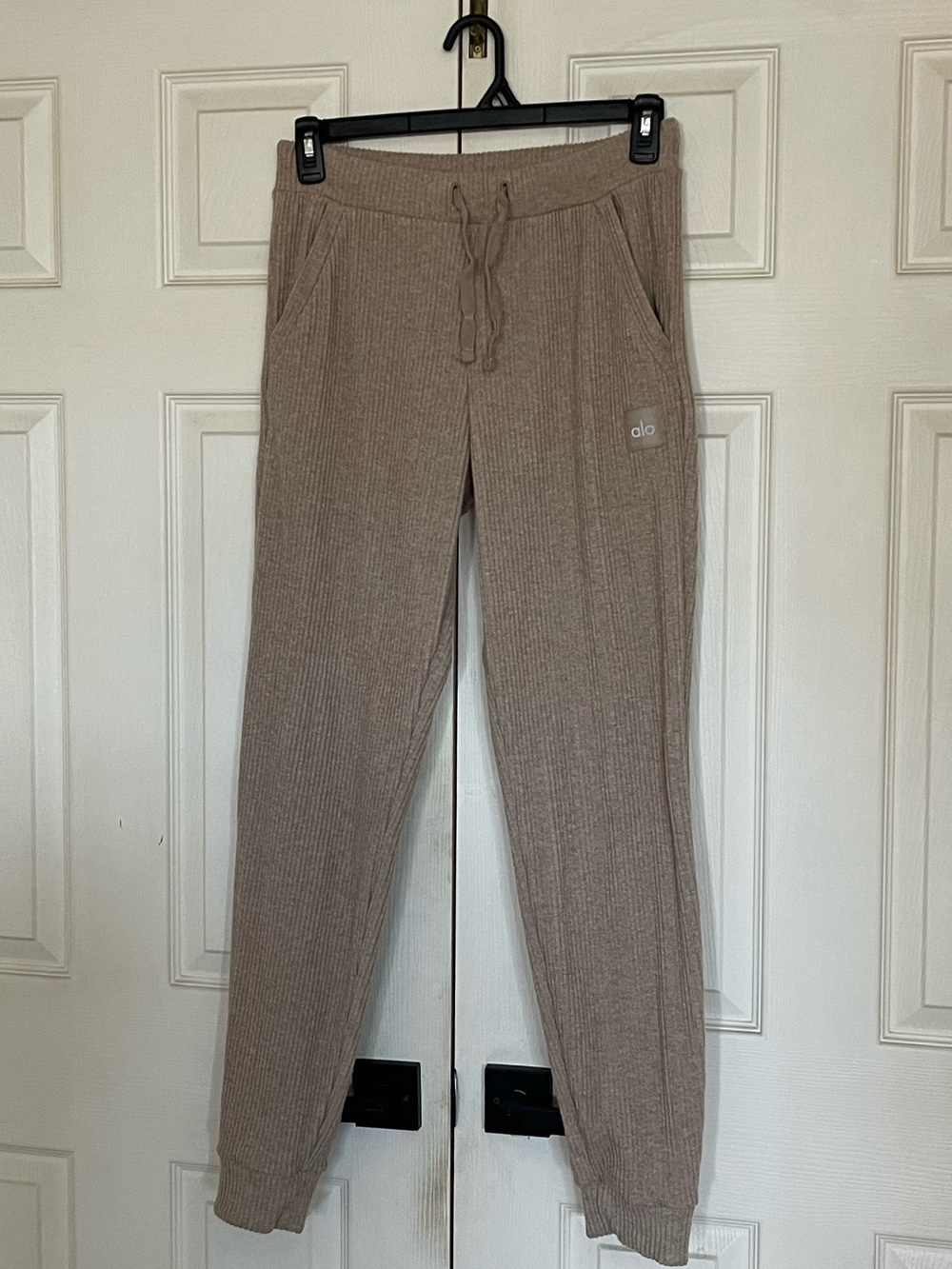 Alo “Muse” Jogger Pants. Taupe Ribbed. Women’s Size Medium.